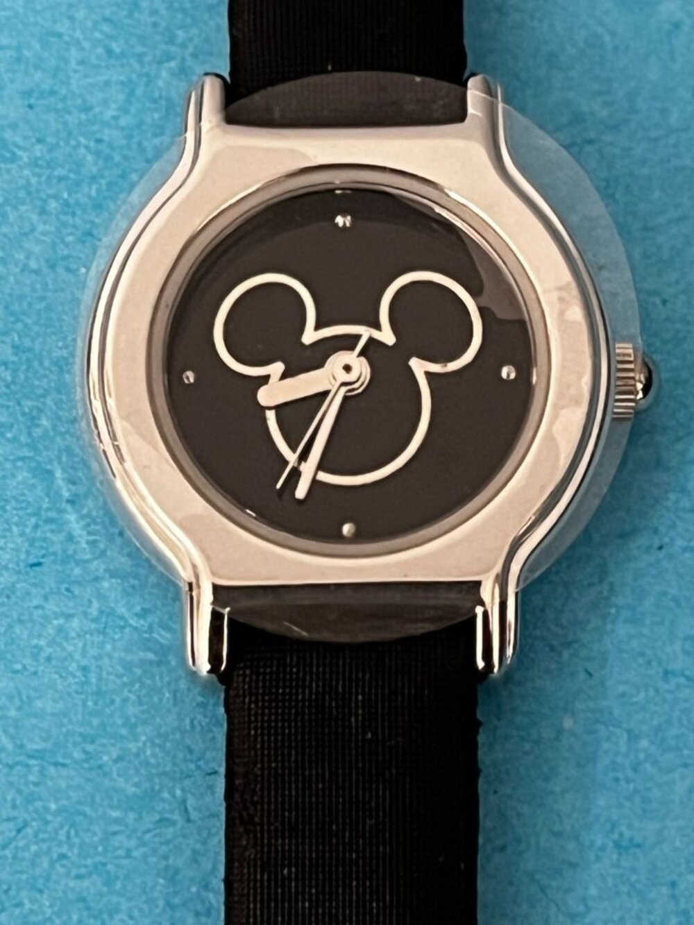 Watch w Mickey Mouse Head Silhouette new battery nip in box